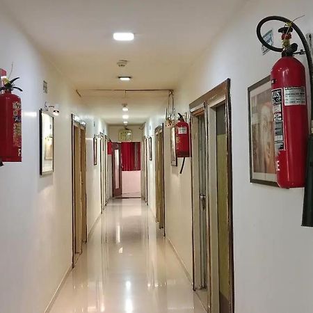 Hotel Royal Apple 아흐메다바드 외부 사진