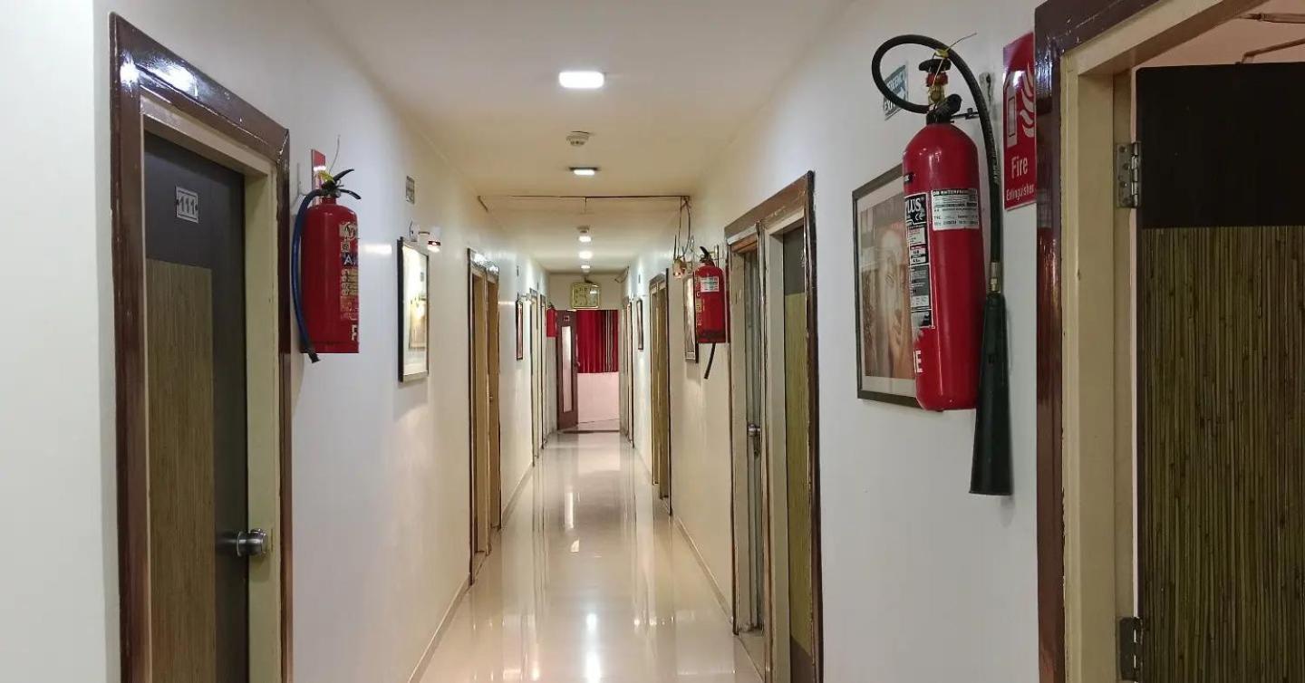 Hotel Royal Apple 아흐메다바드 외부 사진
